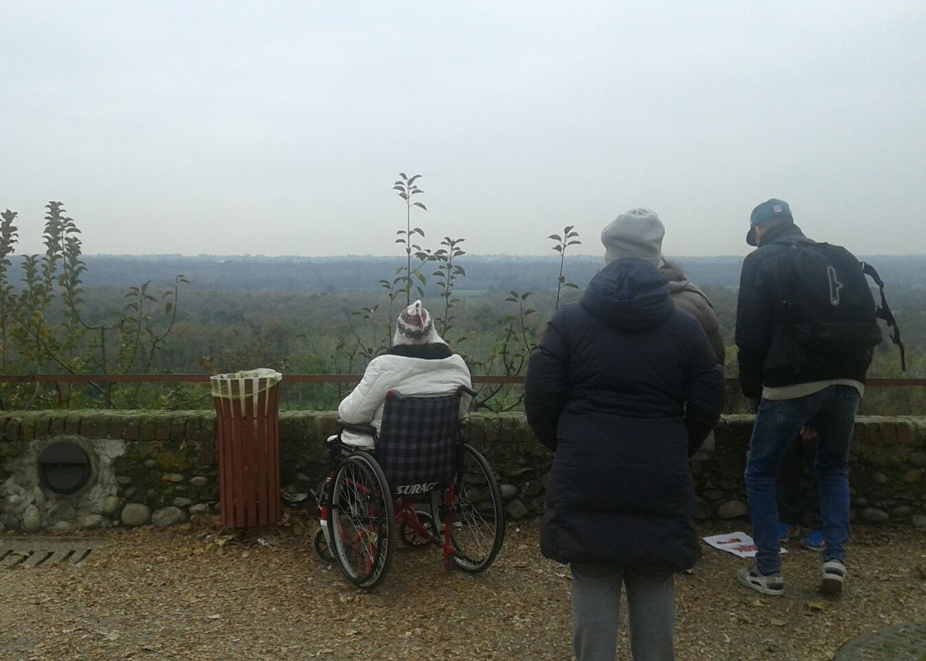 CONDIVISIONE - Nel programma della mostra abbiamo inserito tre giornate dedicate all'incontro con dei ragazzi con disabilità fisica e mentale. Mostrar loro le mie foto, condividere con loro i miei problemi, i miei sogni e ricevere altrettanto è stato fantastico. Soprattutto mi ha fatto capire una volta ancora come le persone più sfortunate sono quelle con più voglia di sorridere alla vita! Condivisione